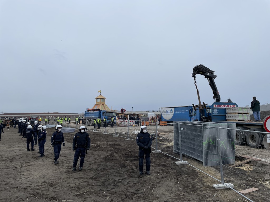 Räumungssituation im Wüstencamp