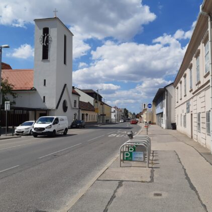 Esslinger Hauptstraße, Blick auf die Kirche