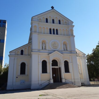 Kaisermühlner Kirche Schüttauplatz