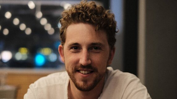 Portraitfoto von Nico Einsidler