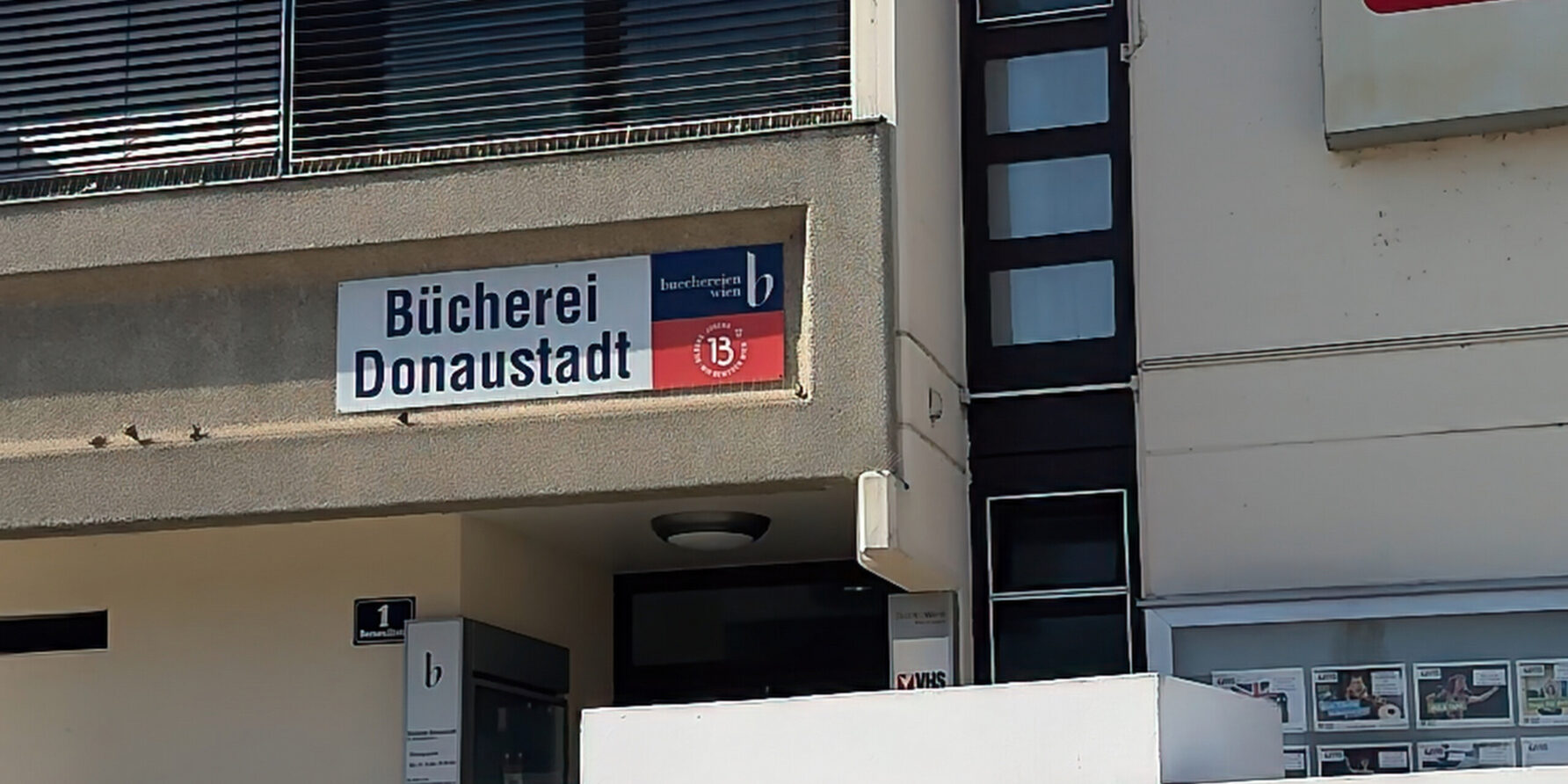 Eingang Bücherei Bernoullistraße